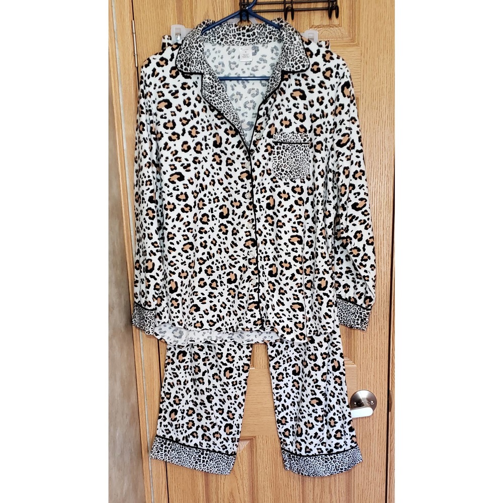 Liz Claiborne White, Black & Brown Leopard Print Pajama Set